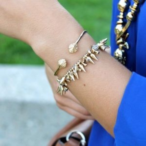 Stella & Dot | Dainty Gold Bangle Bracelet Crystal Pavé Eden Open Cuff B… - Picture 7 of 7